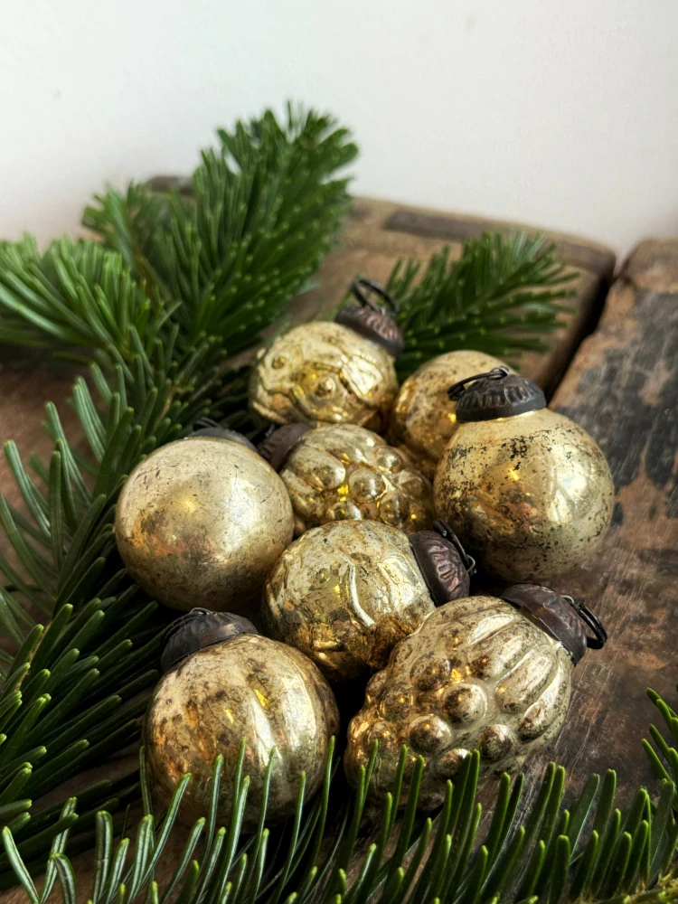 Balení 8 luxusních skleněných antik baněk
