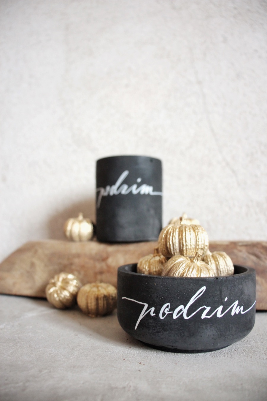 Betonový kalíšek černý "podzim" #1
