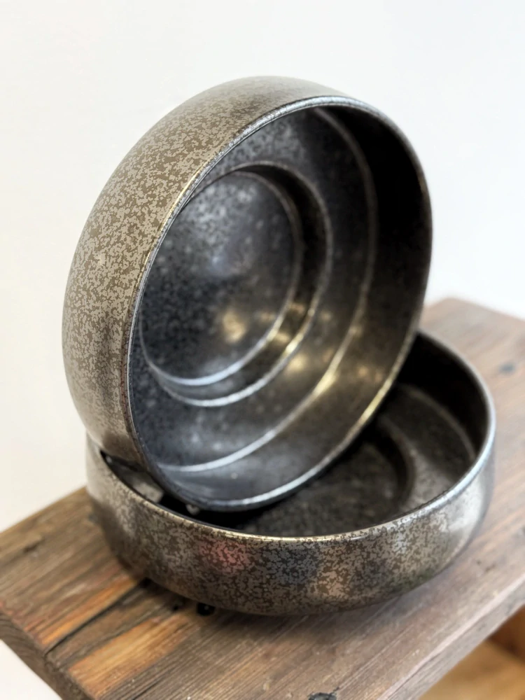 Kulatá mísa v granitovo-stříbrné barvě k dekorování