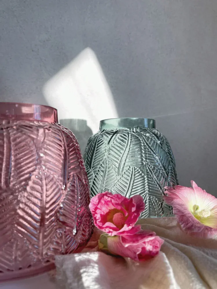 Skleněná broušená váza - růžová