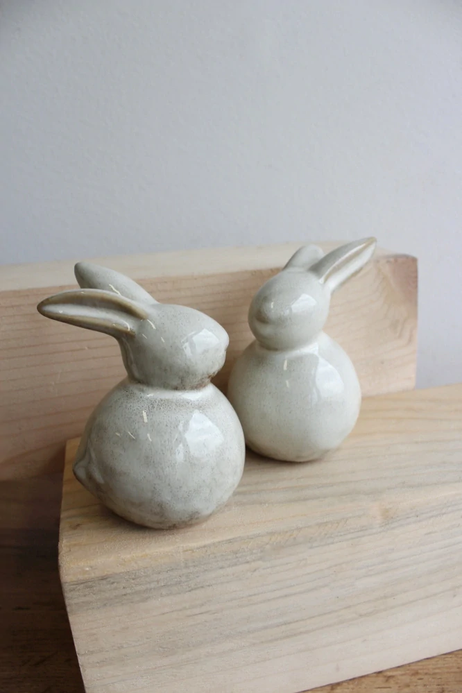 Minimalistický porcelánový zajíc 