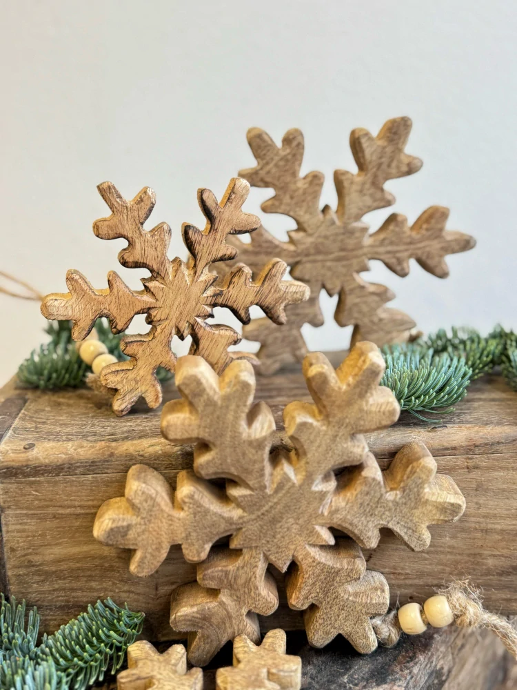 Závěsná dřevěná vločka 