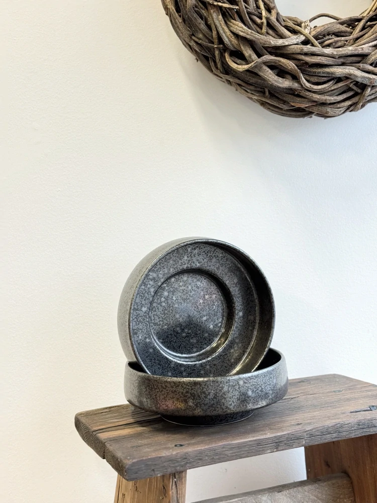 Kulatá mísa v granitovo-stříbrné barvě k dekorování
