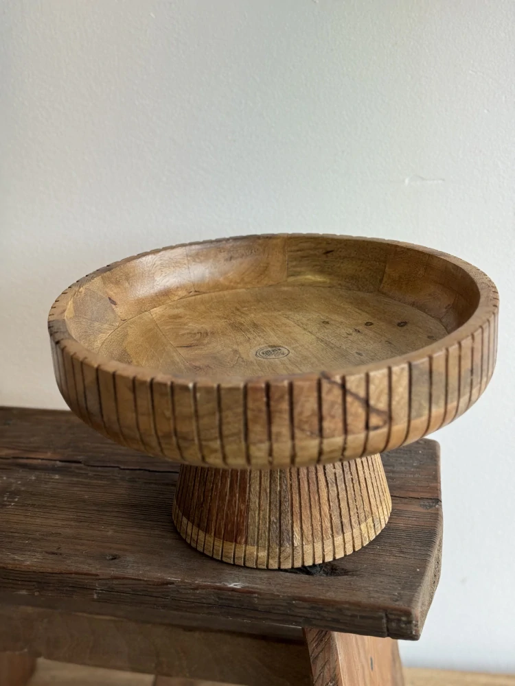 Dřevěná mísa na nožce z mangového dřeva