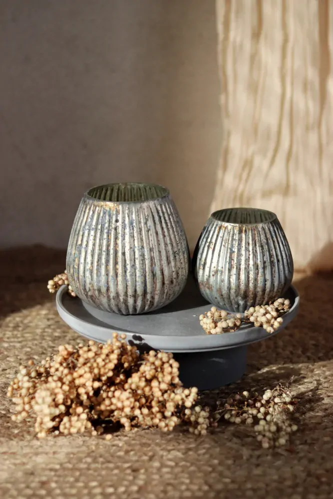 Antik skleněná vázička 