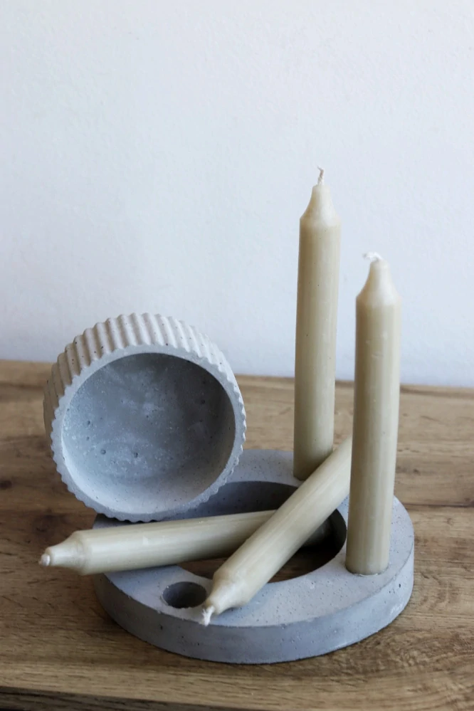 Kruhový betonový svícen na 4 svíčky 