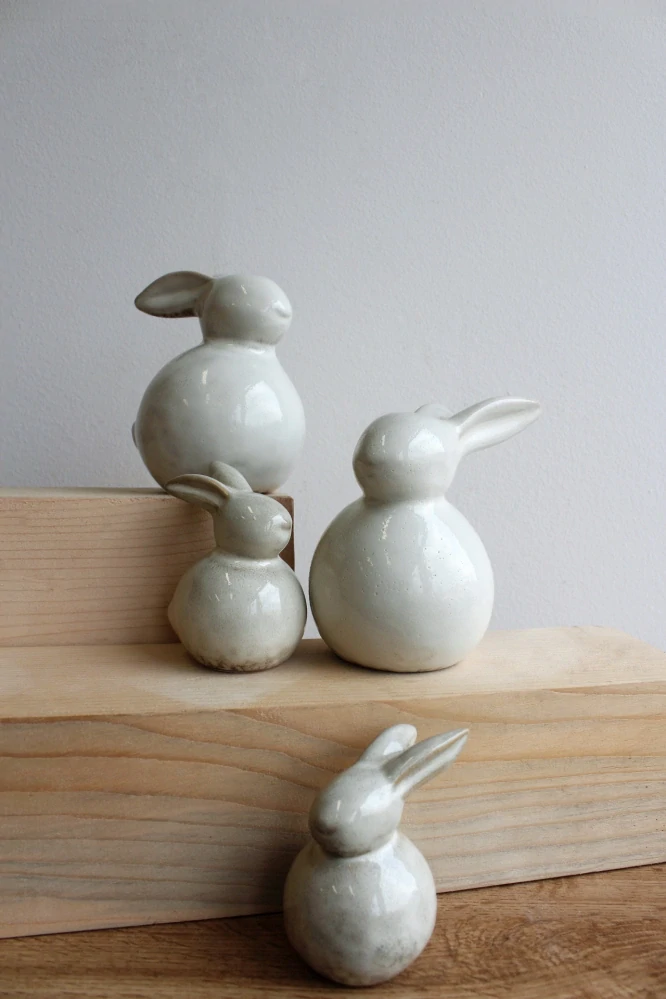 Minimalistický porcelánový zajíc 