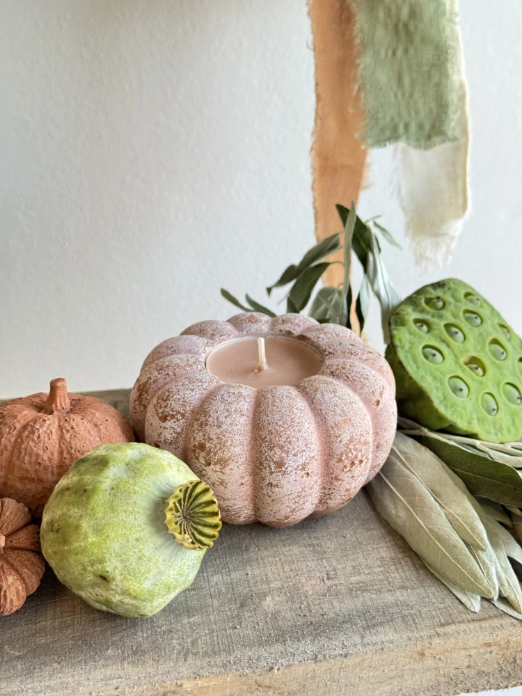 Stojánek na čajovou svíčku "Dýně" v terakotové barvě