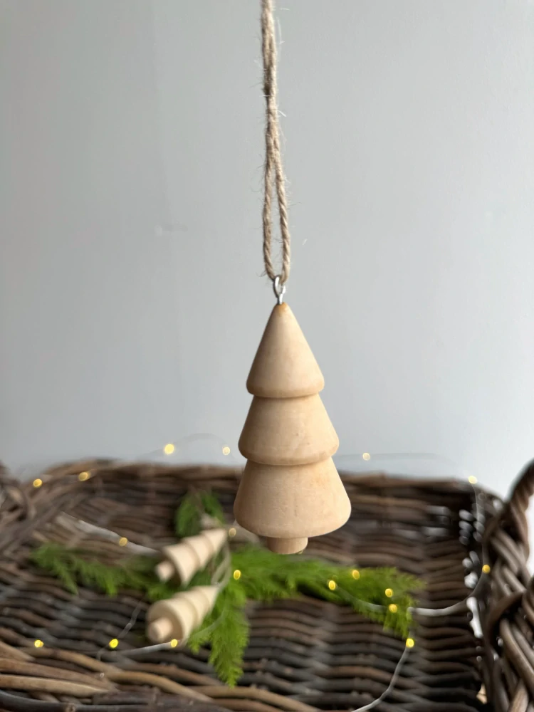 Závěsný dřevěný stromeček - přírodní