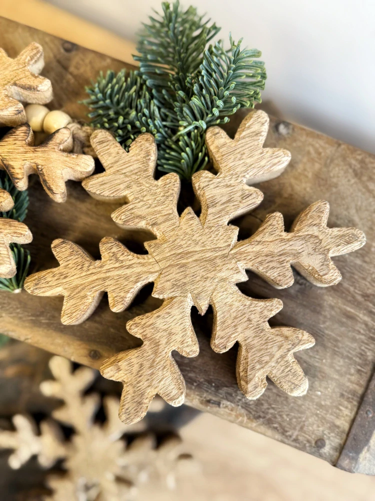 Závěsná dřevěná vločka 