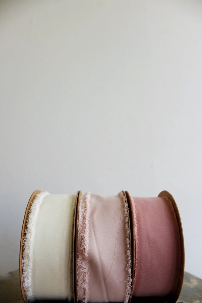 Elegantní střapatá stuha (3,5 cm x 10 m)