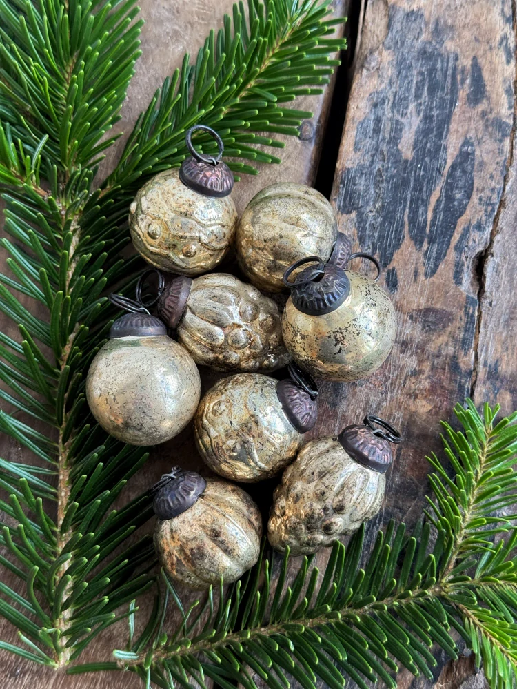 Balení 8 luxusních skleněných antik baněk