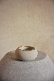 Betonový stojánek na čajovou svíčku