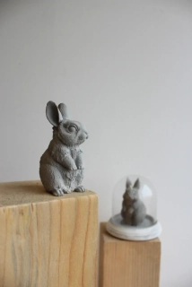 Betonový zajíček - sedící 