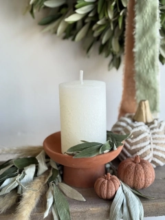 Betonový podnos na nožce v terakotové barvě