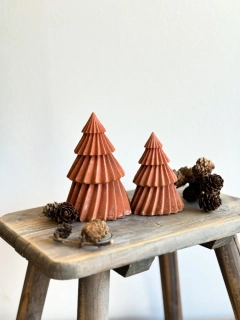 Betonový stromeček v terakotové barvě