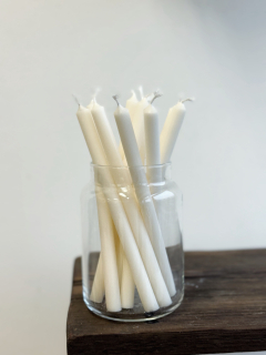 Tenká svíčka - krémová (20 x 1,3 cm) 