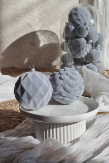 Šedá sametová baňka velká