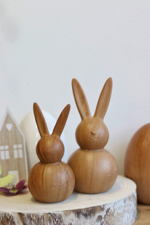 Keramický zajíc v dekoru dřeva 
