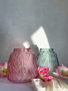 Skleněná broušená váza - růžová