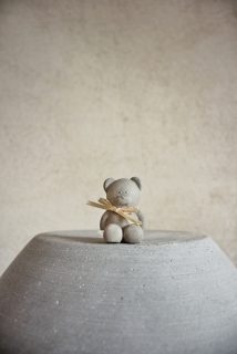Malý betonový medvídek 